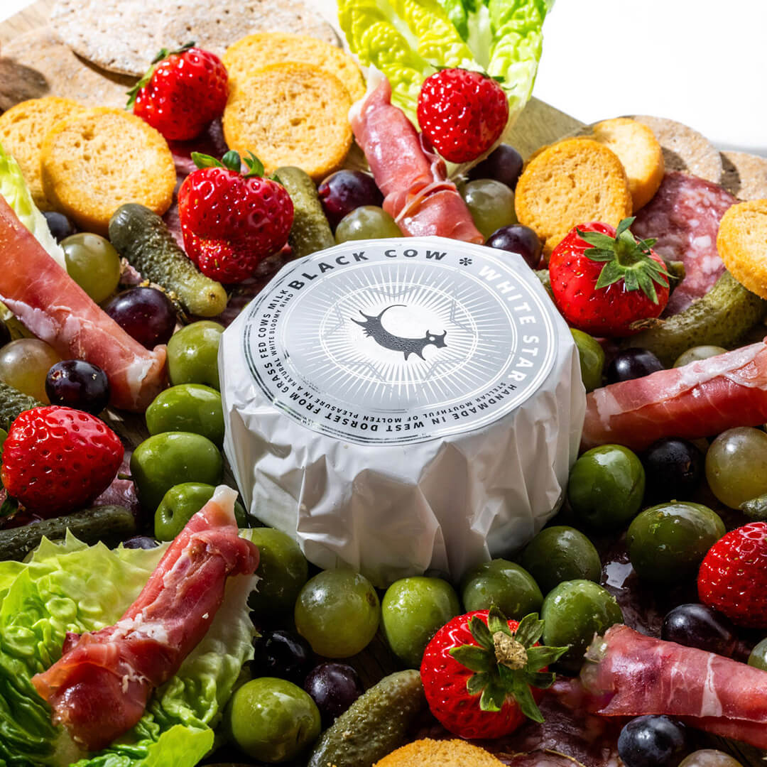 Black Cow & English Strawberries + 200g Black Cow White Star Cheese